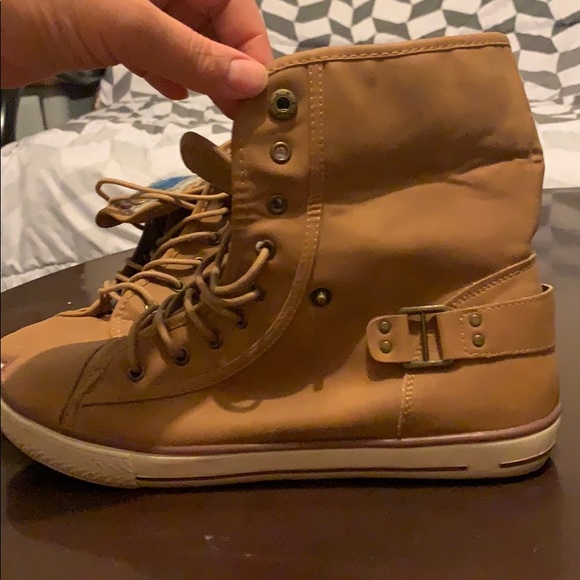 Boots - Picture 2 of 5